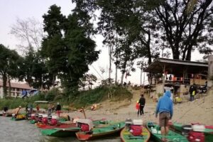 1-Day Tour to Vang Vieng with Private Guide - Nangfar-area caves and optional zip line: practical advice for your feet and timing