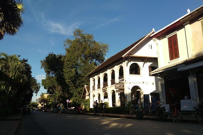 Private Luang Prabang City Tour - Pickup and the Early Start: Alms Giving at the Right Time