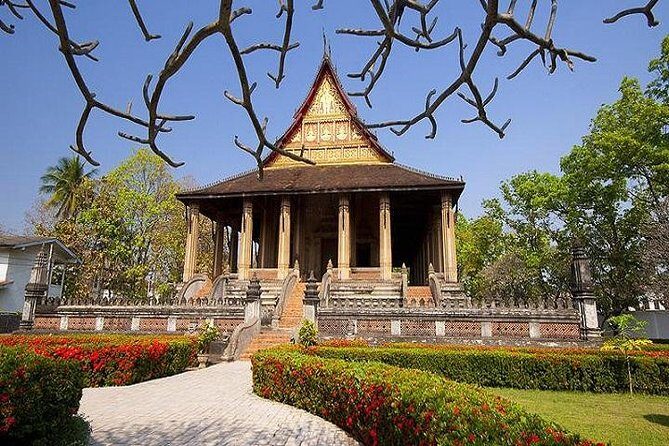 Private Tour: Vientiane City Tour Full Day with Buddha Park - Wat Si Saket: the temple where the walls do the talking