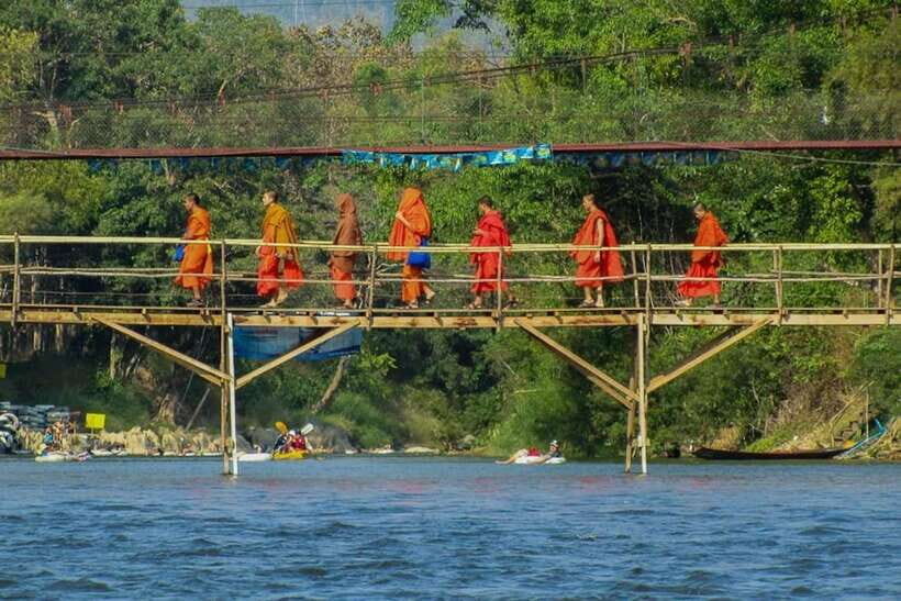 Vang Vieng: Blue Lagoon and Countryside Bike Tour with Lunch - 9am hotel pickup to off-road starts and Phu Kham Cave