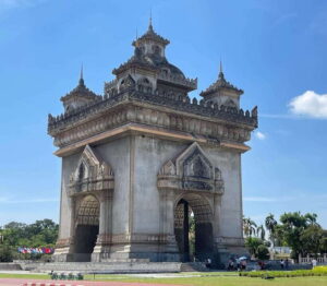 Vientiane: Cultural Tour with Buddha Park and Patuxay - Wat Si Muang: a fast start and an easy orientation